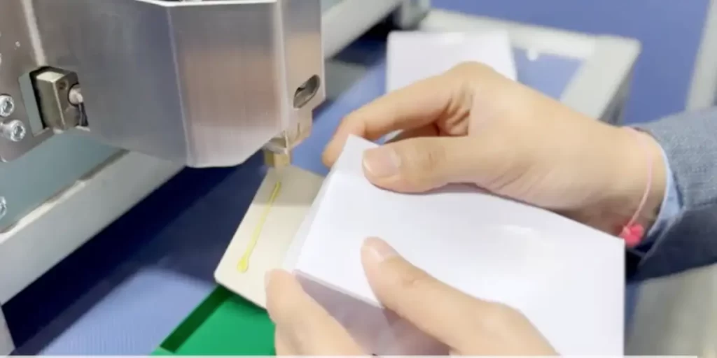 use of hot glue, hot glue uses, hot glue machine, hot melt adhesive uses, hot glue applications,hot melt glue machine, hot glue in packaging and sealing, industrial hot glue uses, hot melt glue equipment, hot glue for diy projects, adhesive bonding with hot glue, low-temperature hot glue applications, mahisa packaging